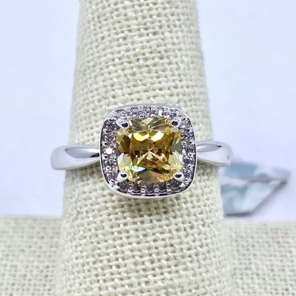 Bergbeklimmer Technologie trolleybus 925 Sterling Silver Swarovski Yellow Zirconia Gemstone Halo Ring Size 8 - L. Oppleman Bergbeklimmer Technologie trolleybus 925 Sterling Silver Swarovski Yellow Zirconia Gemstone Halo Ring Size 8 - L. Oppleman